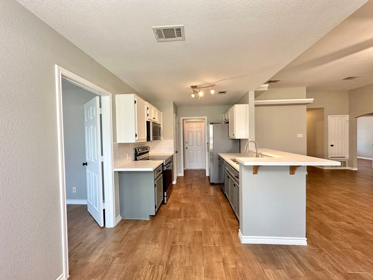 3808 Frigate Dr - Photo 6 of 45