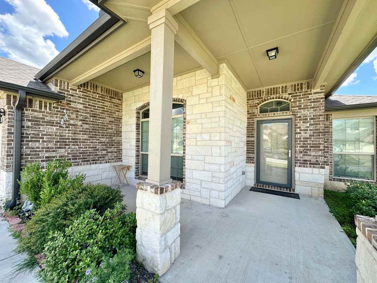 2526 Cortona St - Photo 3 of 47