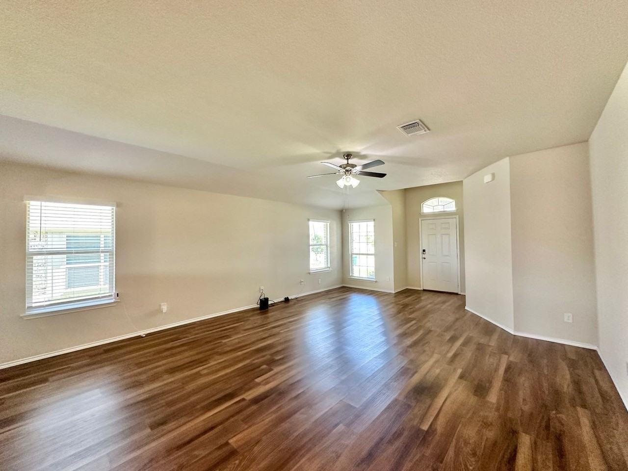 2526 Cortona St - Photo 7 of 47