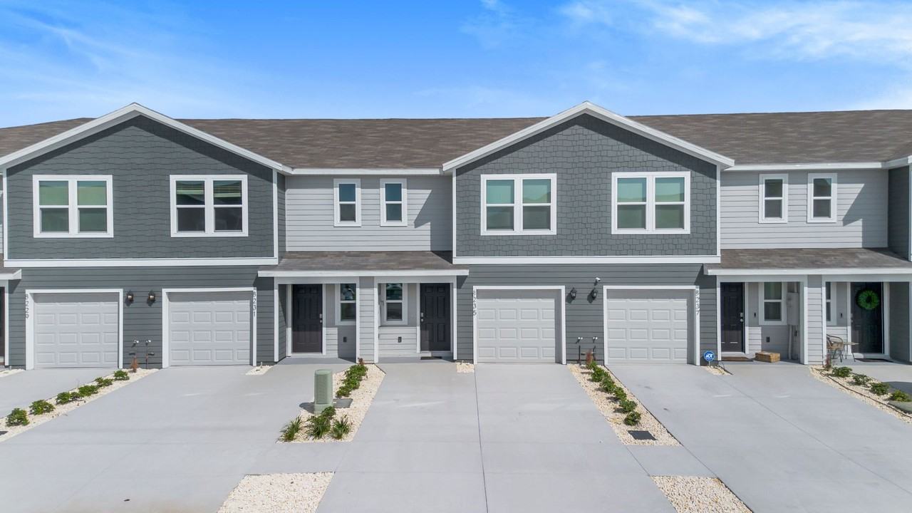 8235 Sw 67th Ave - Photo 2 of 30