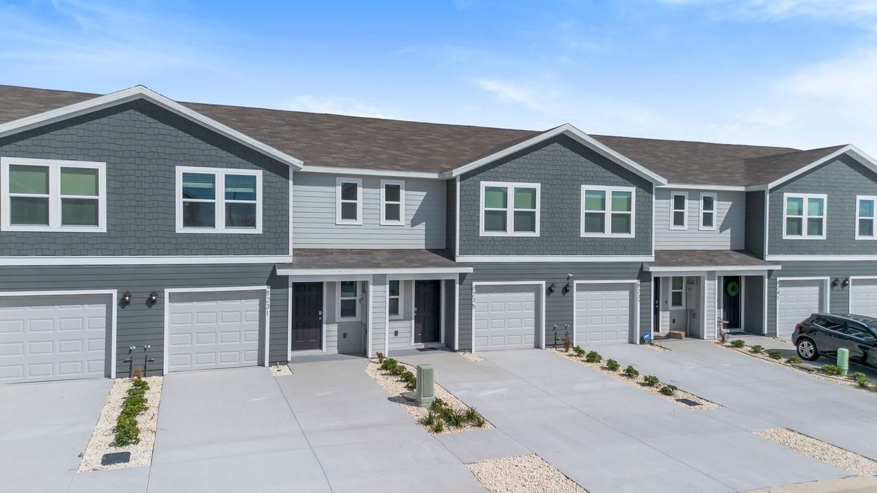 8235 Sw 67th Ave - Photo 3 of 30