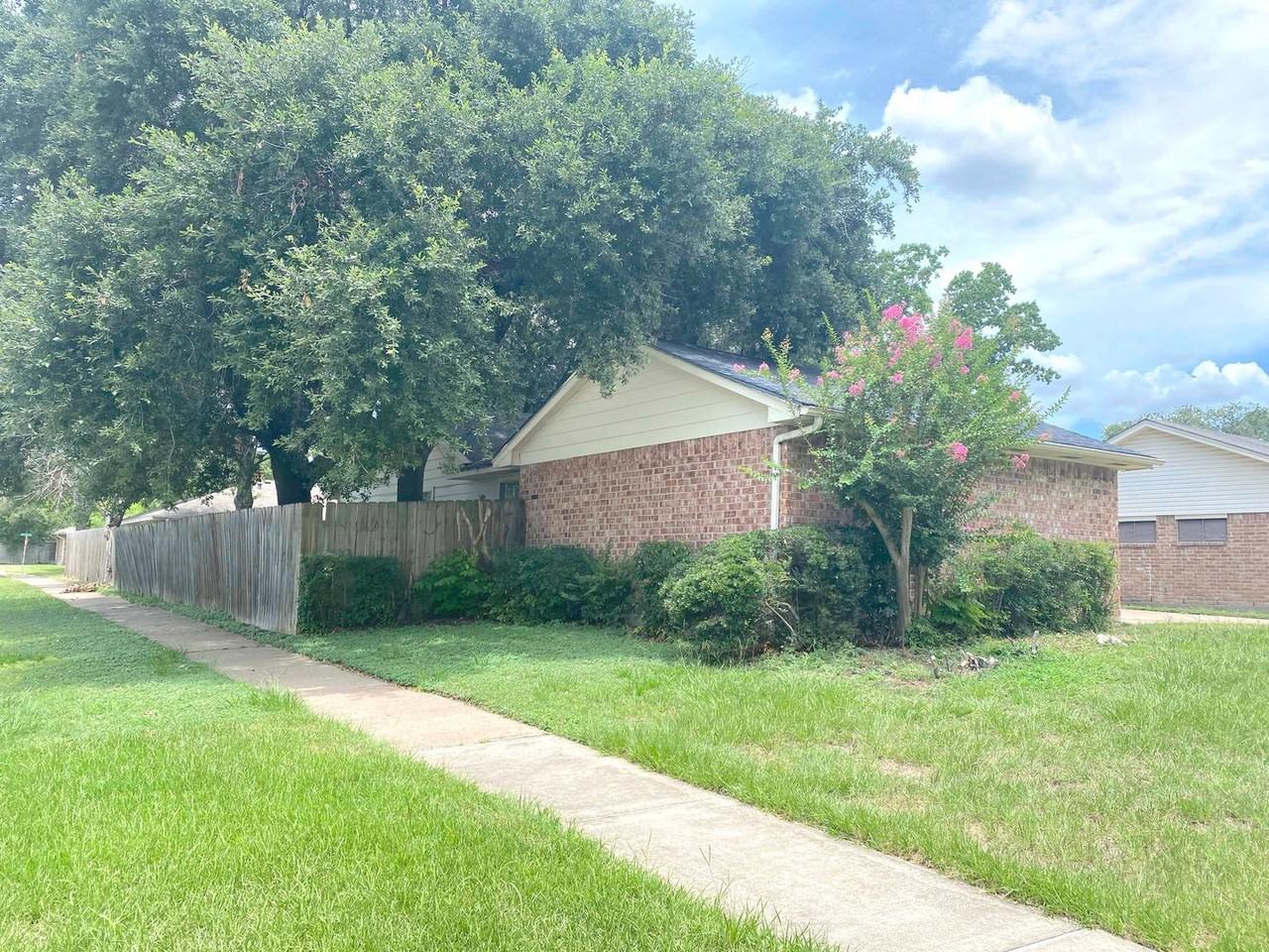 16222 Summer Dew Ln - Photo 2 of 23