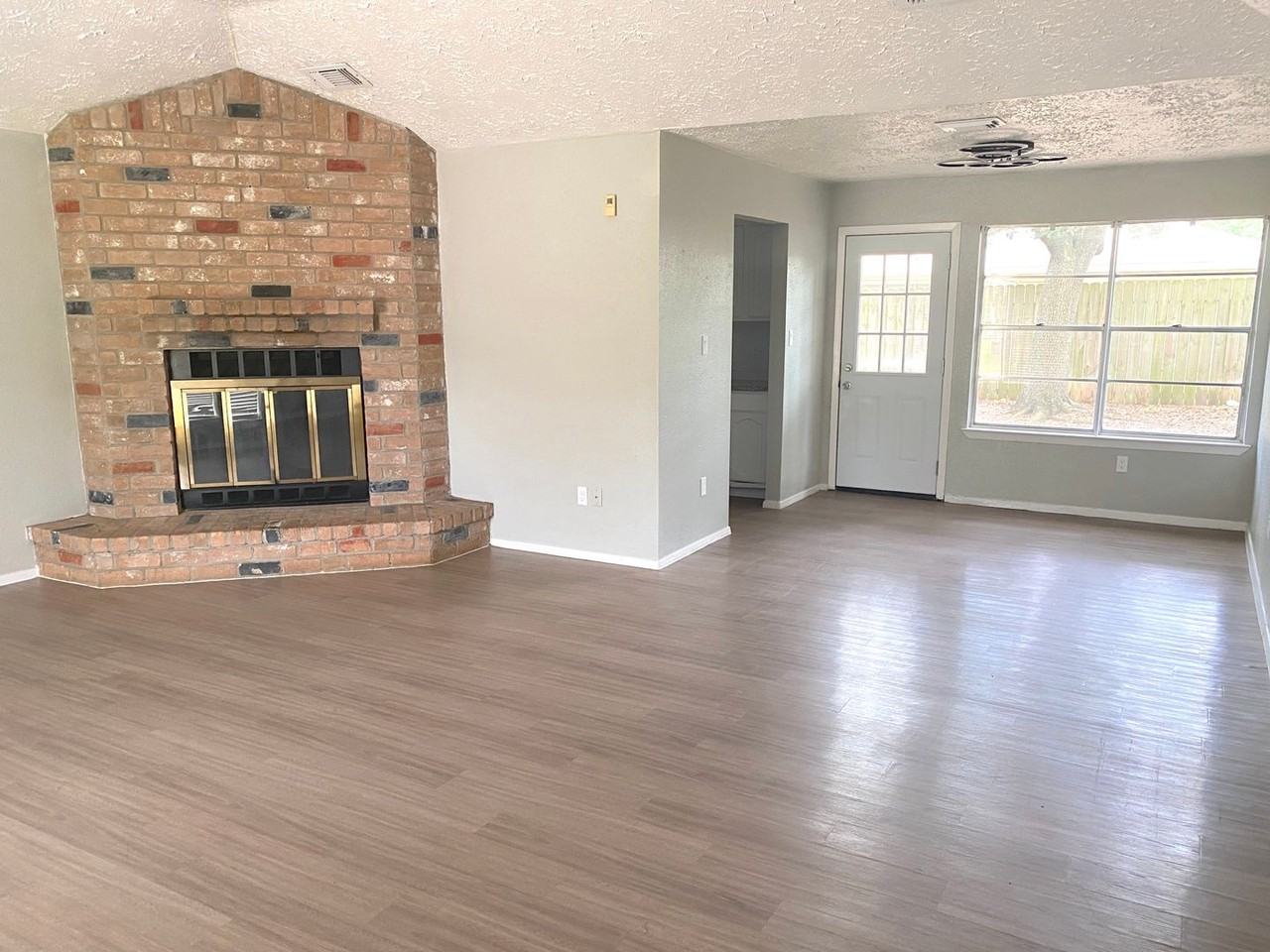 16222 Summer Dew Ln - Photo 4 of 23