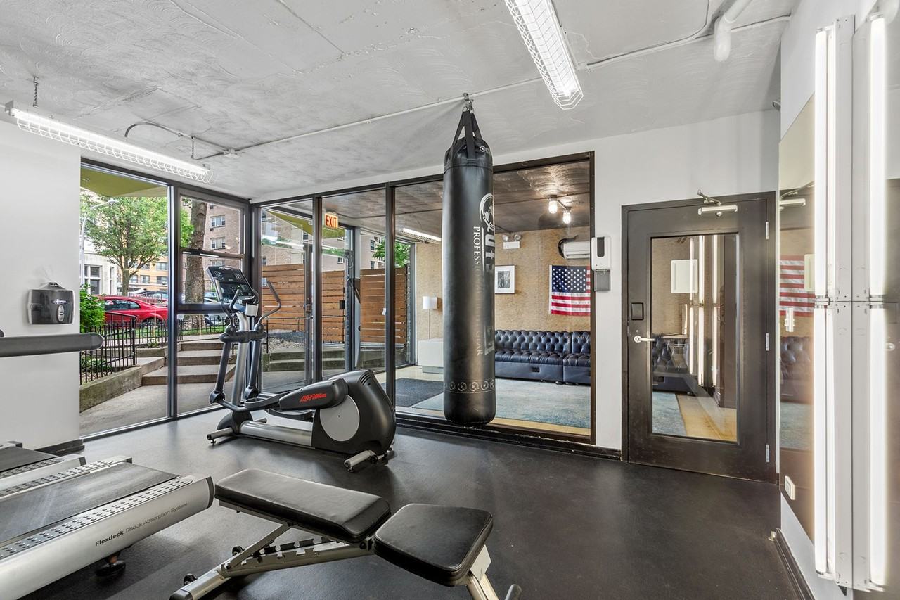 6134 N Kenmore - Photo 3 of 30