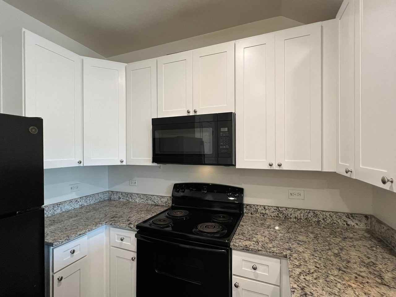 6938 Crestway Rd - Photo 6 of 24