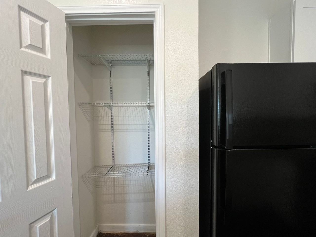 6938 Crestway Rd - Photo 5 of 24
