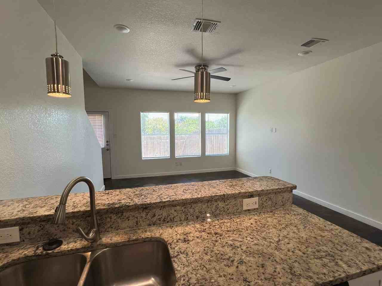 6938 Crestway Rd - Photo 7 of 24