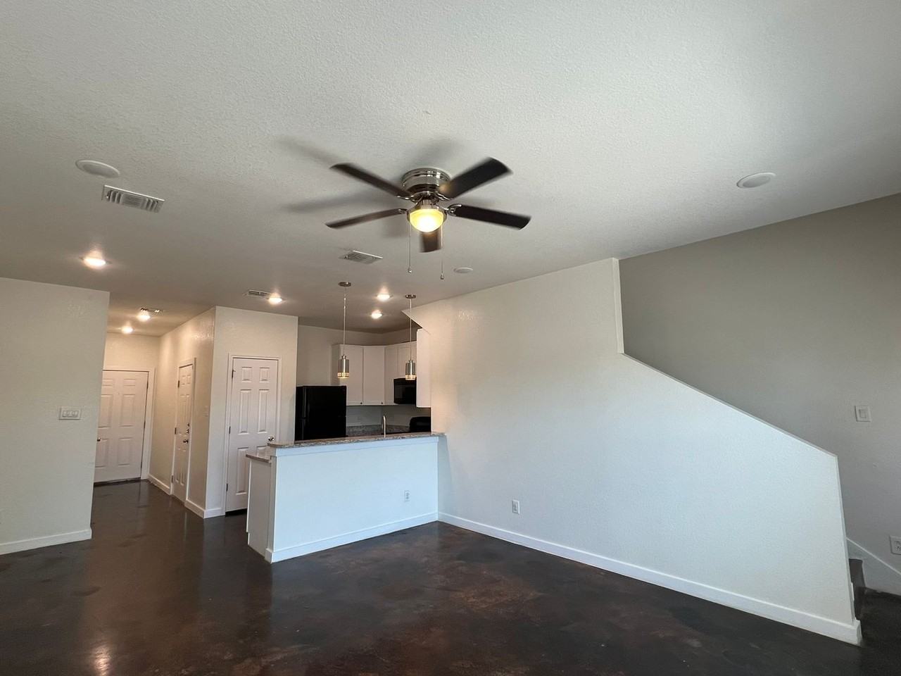 6938 Crestway Rd - Photo 4 of 24