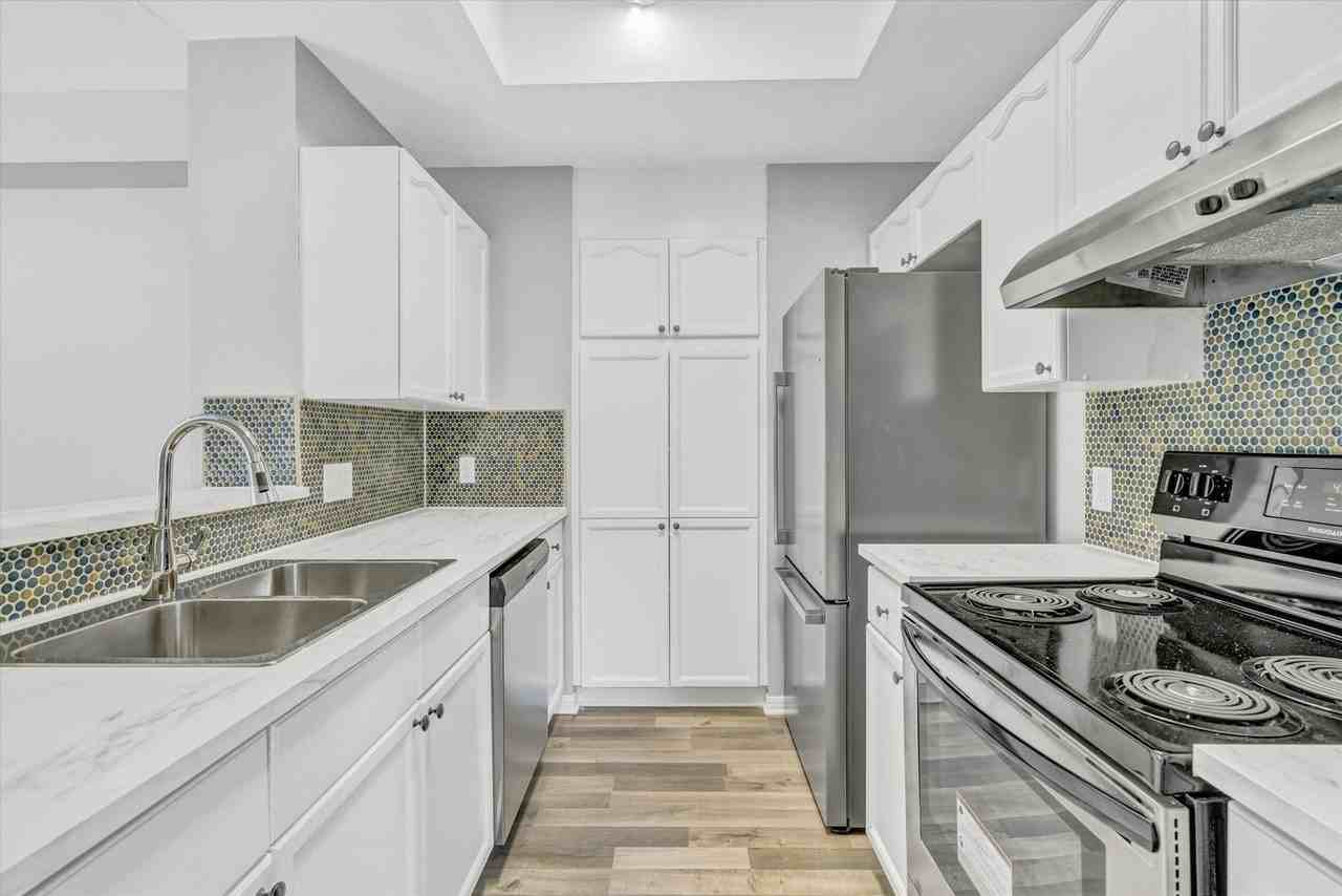 516 Gregory Ct - Photo 4 of 20
