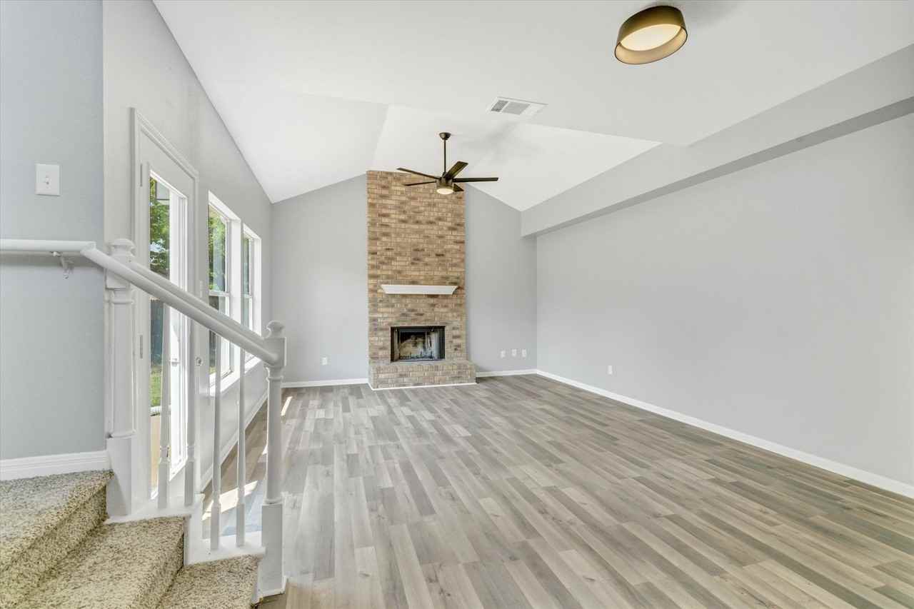 516 Gregory Ct - Photo 6 of 20