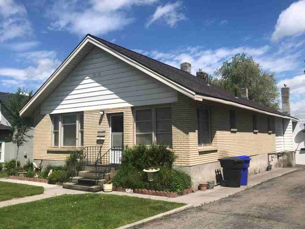 133 1/2 E 1st S - Photo 2 of 24