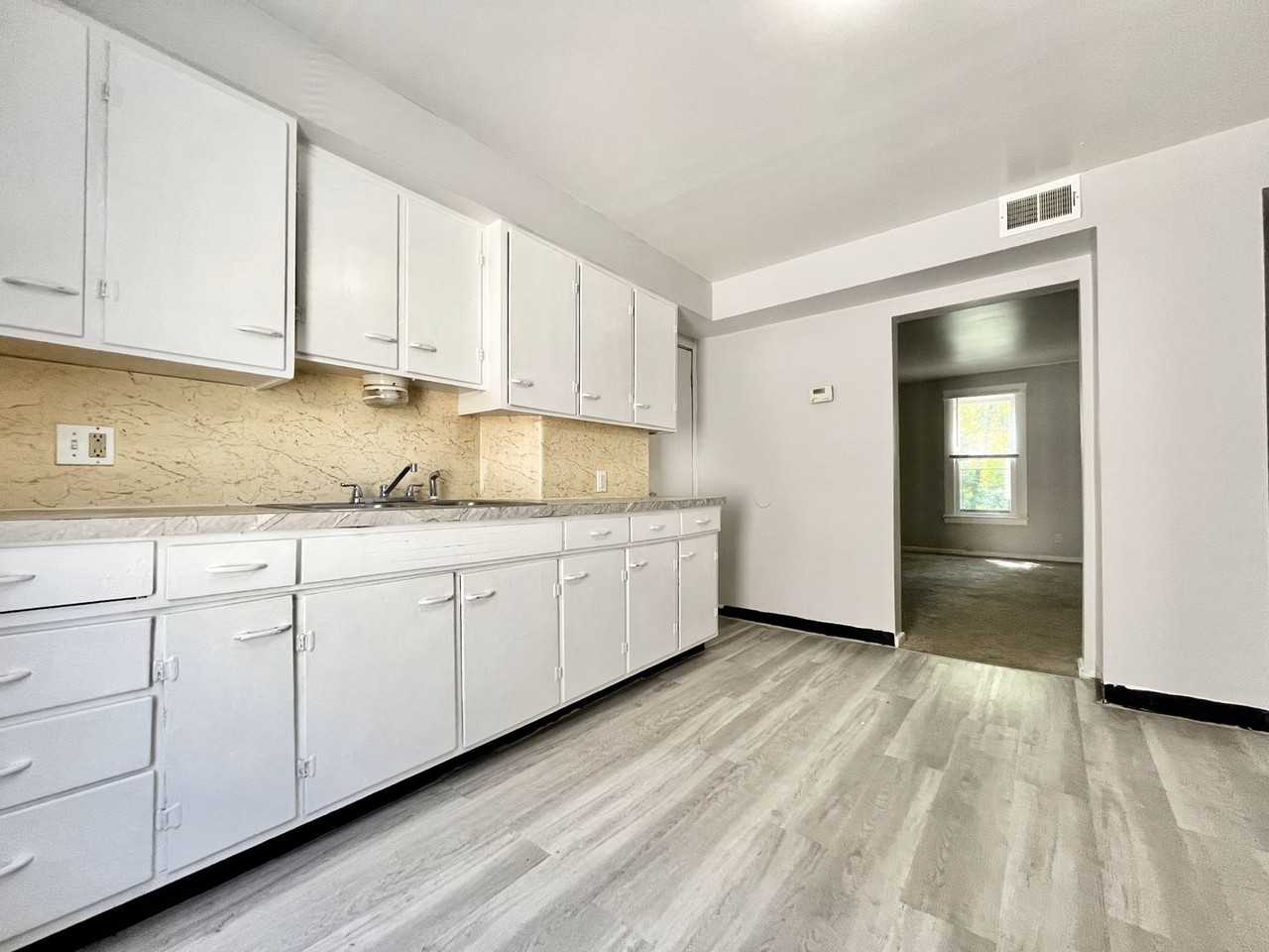 Wood St 762 - Photo 2 of 12