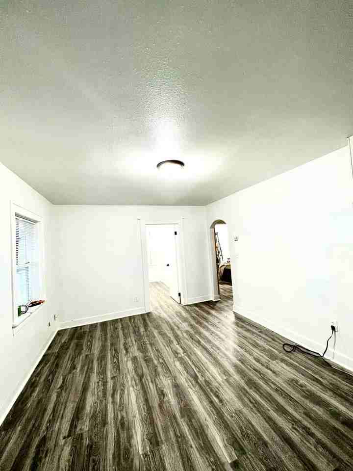 432 Division St - Photo 2 of 5