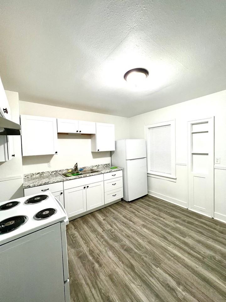 432 Division St - Photo 4 of 5