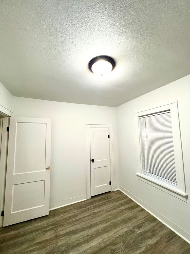 432 Division St - Photo 5 of 5