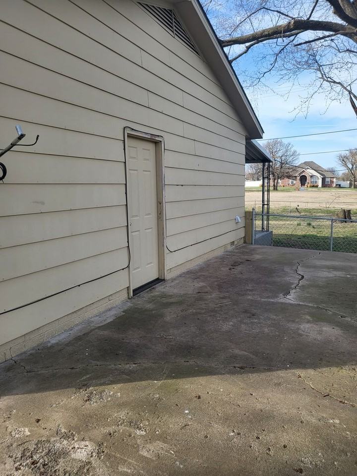 114 Hedge Dr - Photo 3 of 20