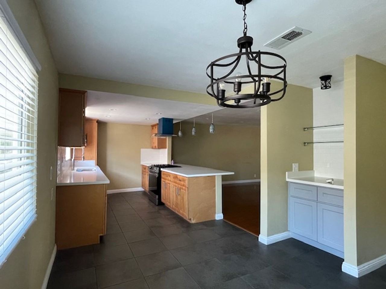 823 N 1st St - Photo 2 of 16