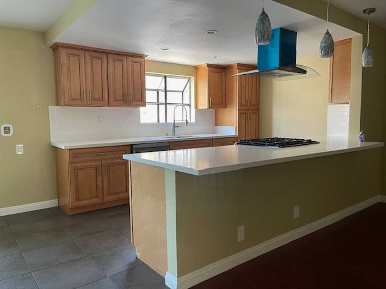 823 N 1st St - Photo 5 of 16