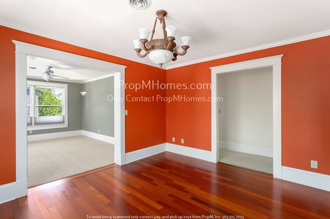 5933 Se Division St - Photo 6 of 17