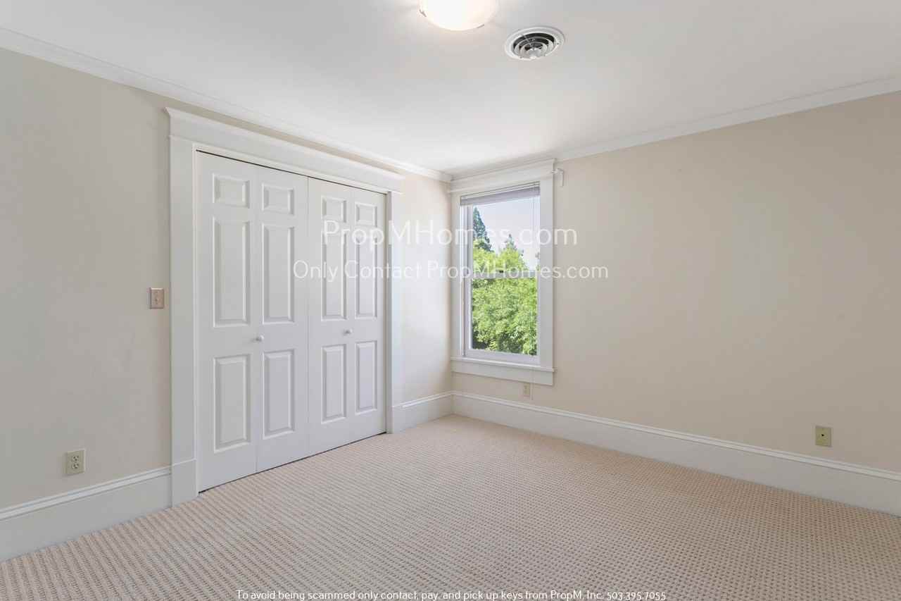 5933 Se Division St - Photo 7 of 17