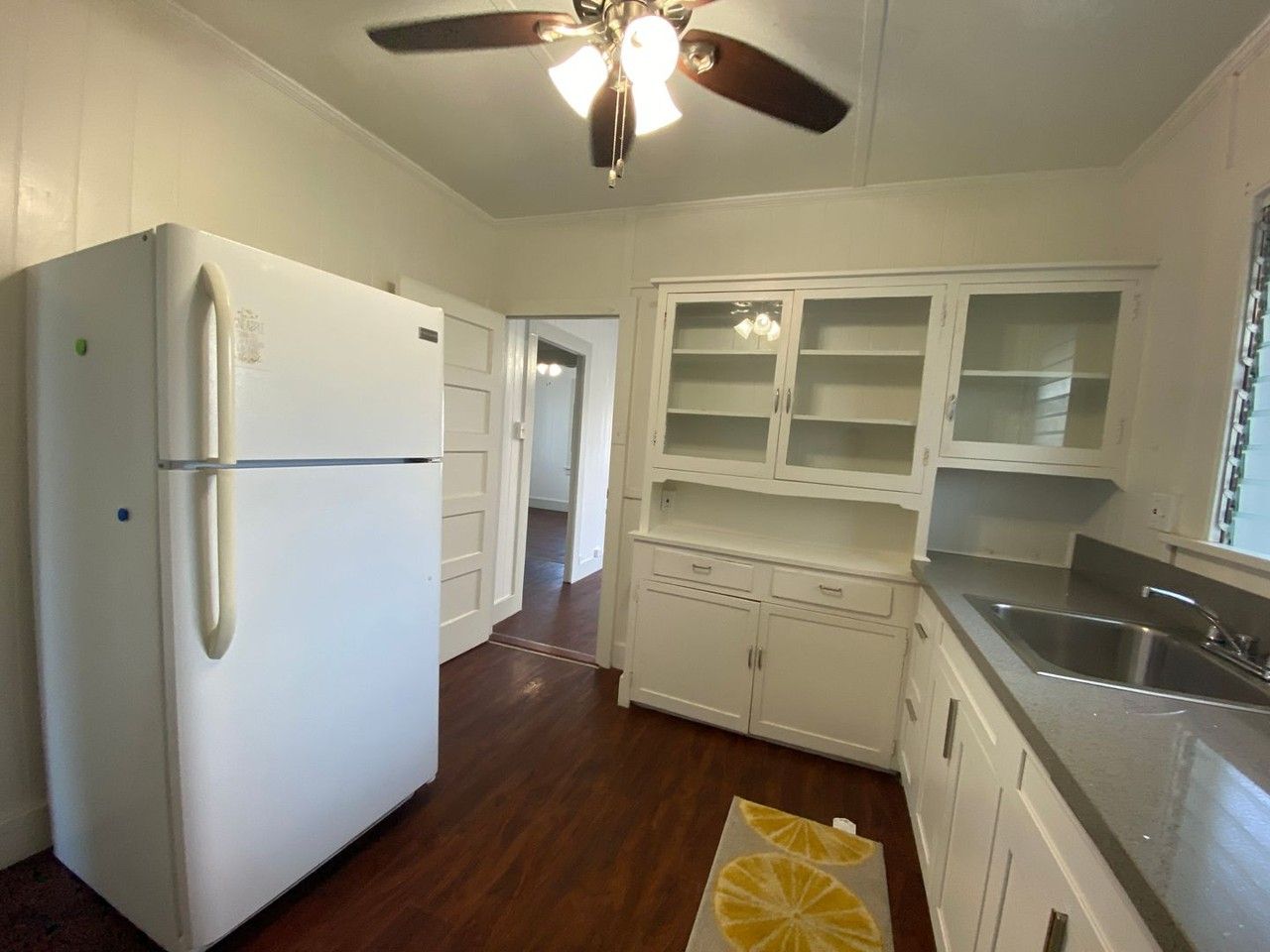 718 Hoawa St - Photo 3 of 9