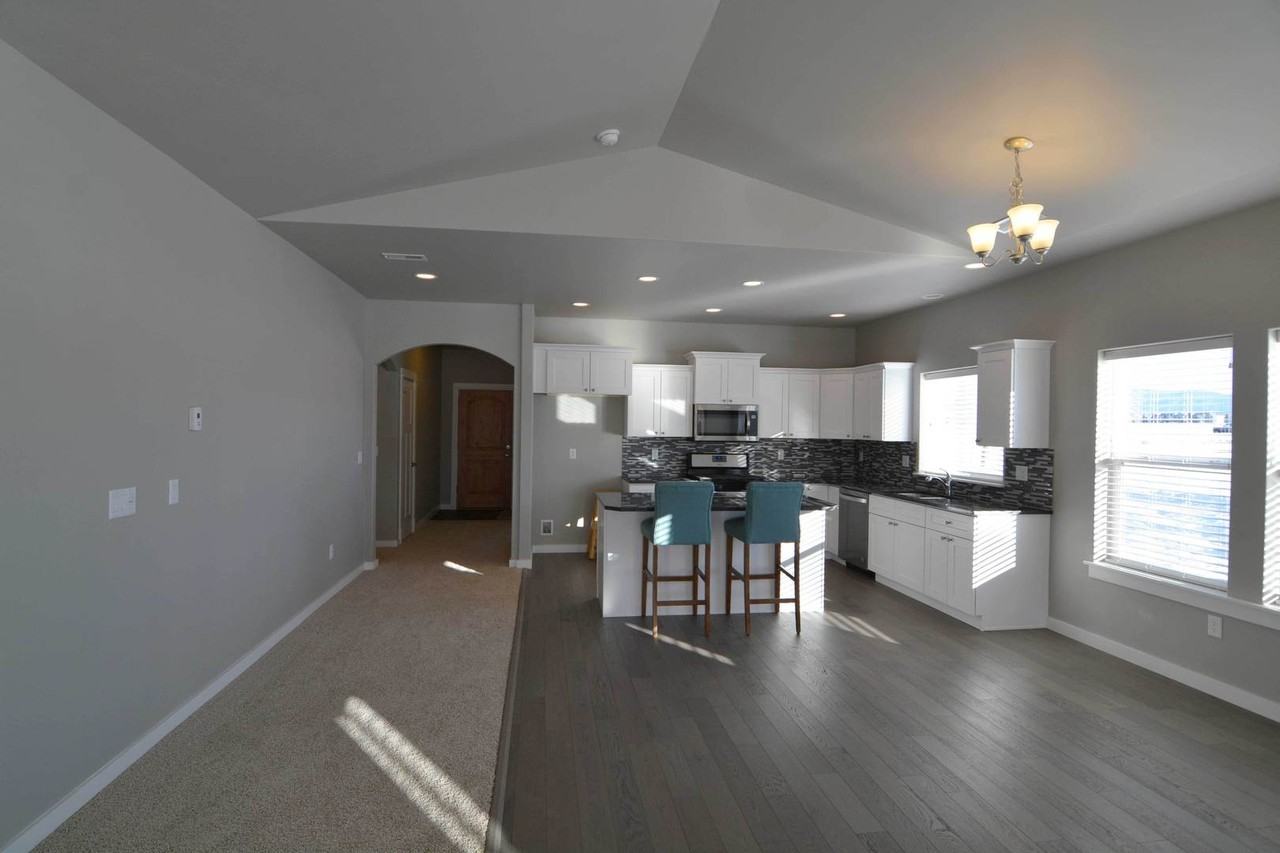177 Laurel Pkwy - Photo 2 of 36