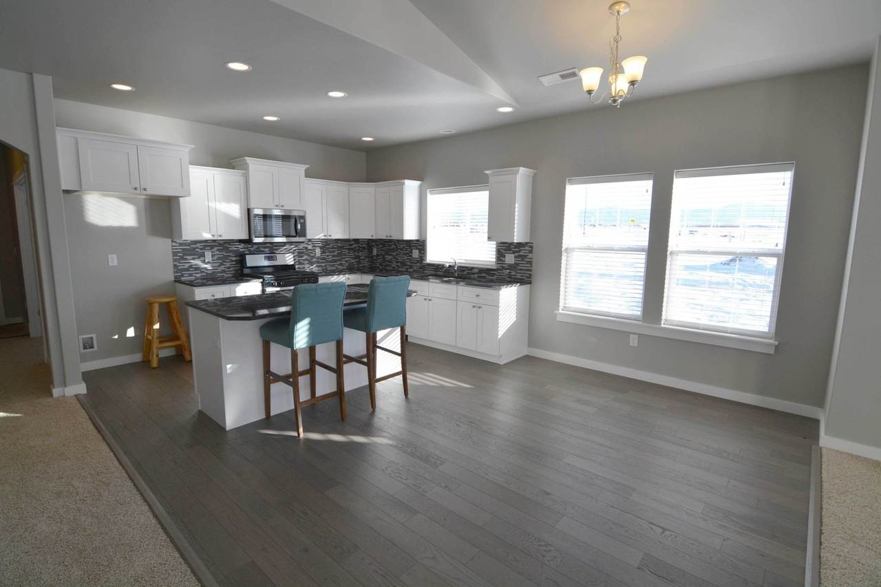 177 Laurel Pkwy - Photo 3 of 36