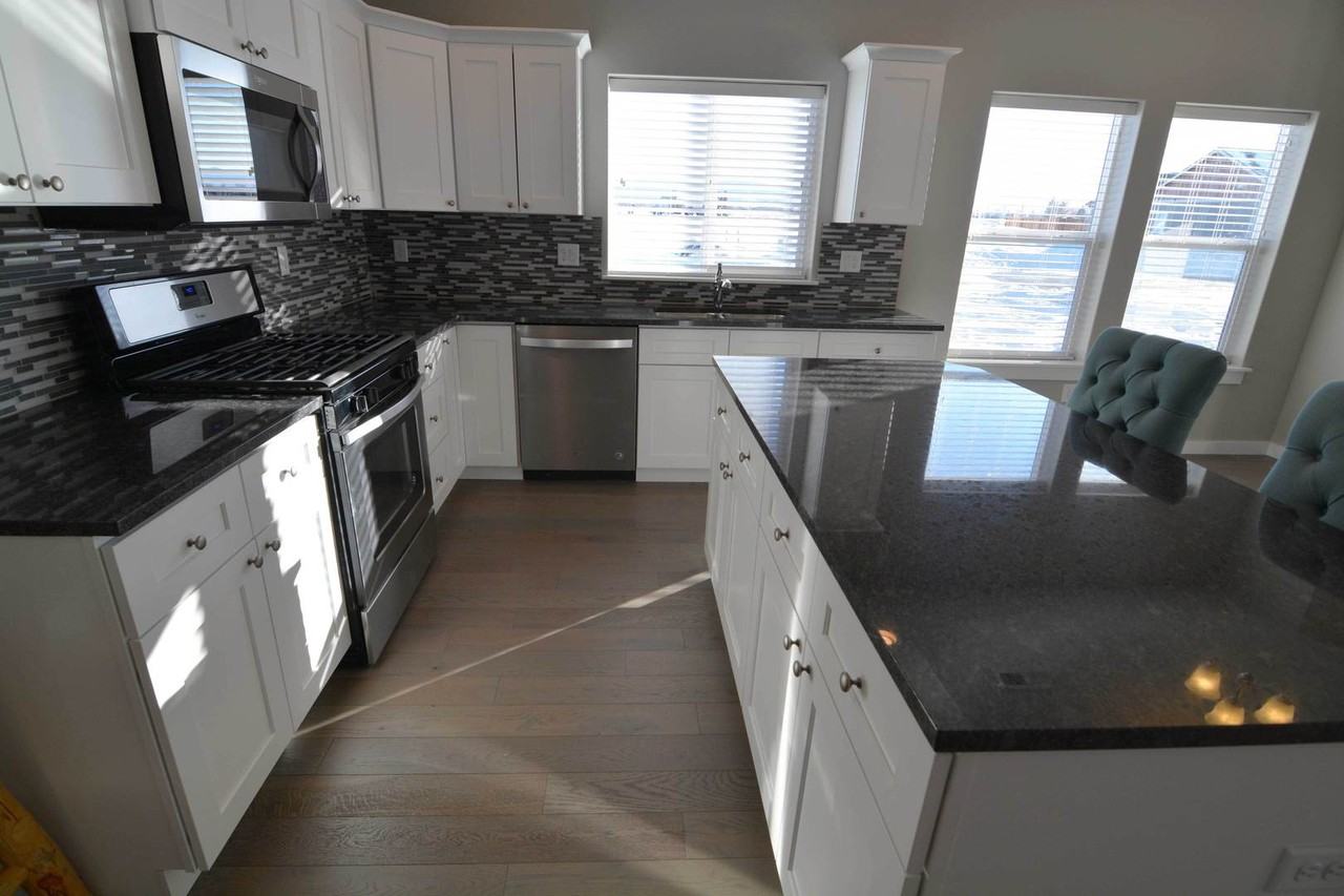 177 Laurel Pkwy - Photo 4 of 36