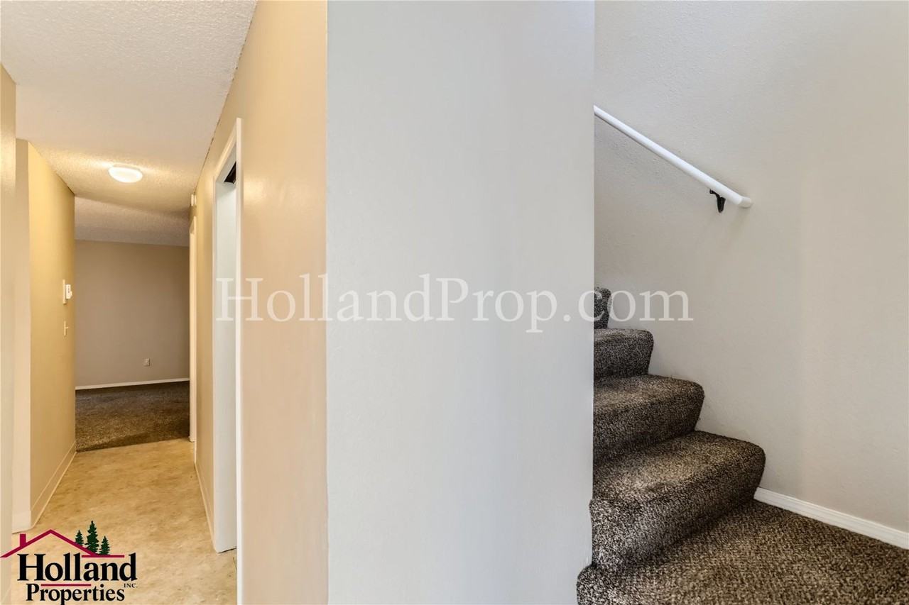 734 Se Rene Ave - Photo 2 of 15