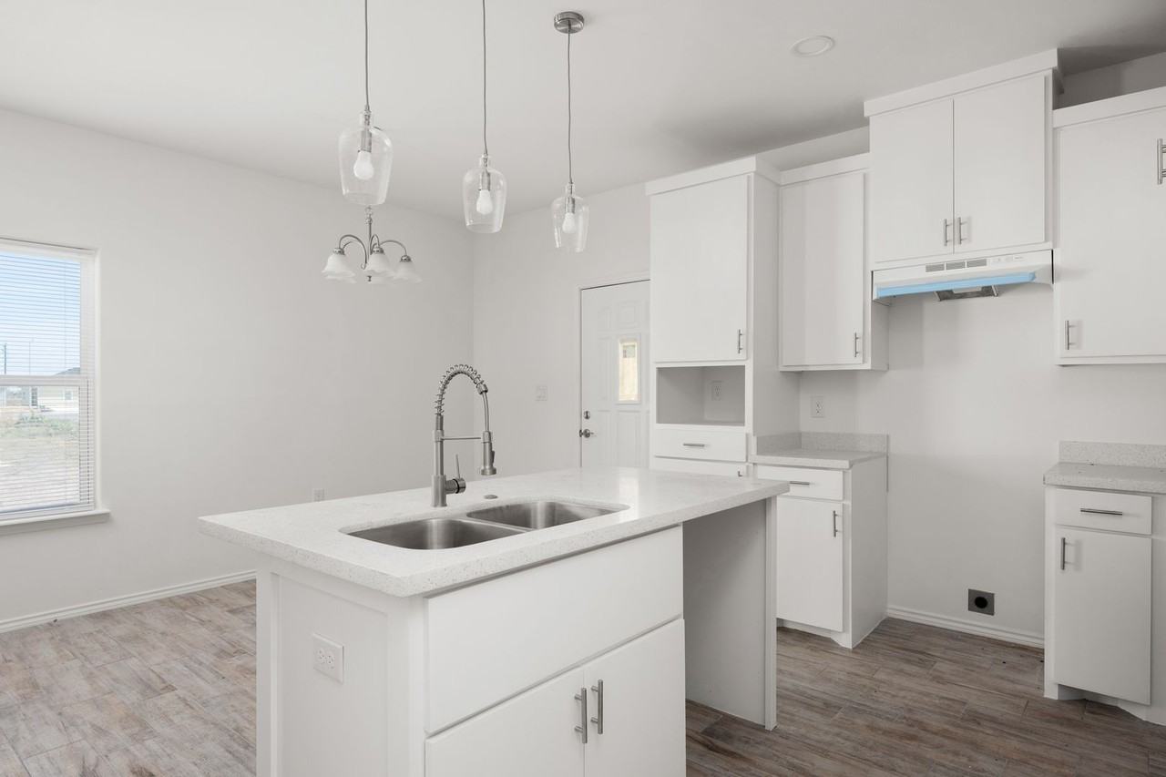 2210 E Valley Cir - Photo 3 of 15