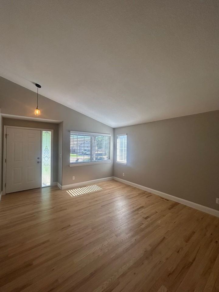 11248 W Progress Ave - Photo 5 of 36