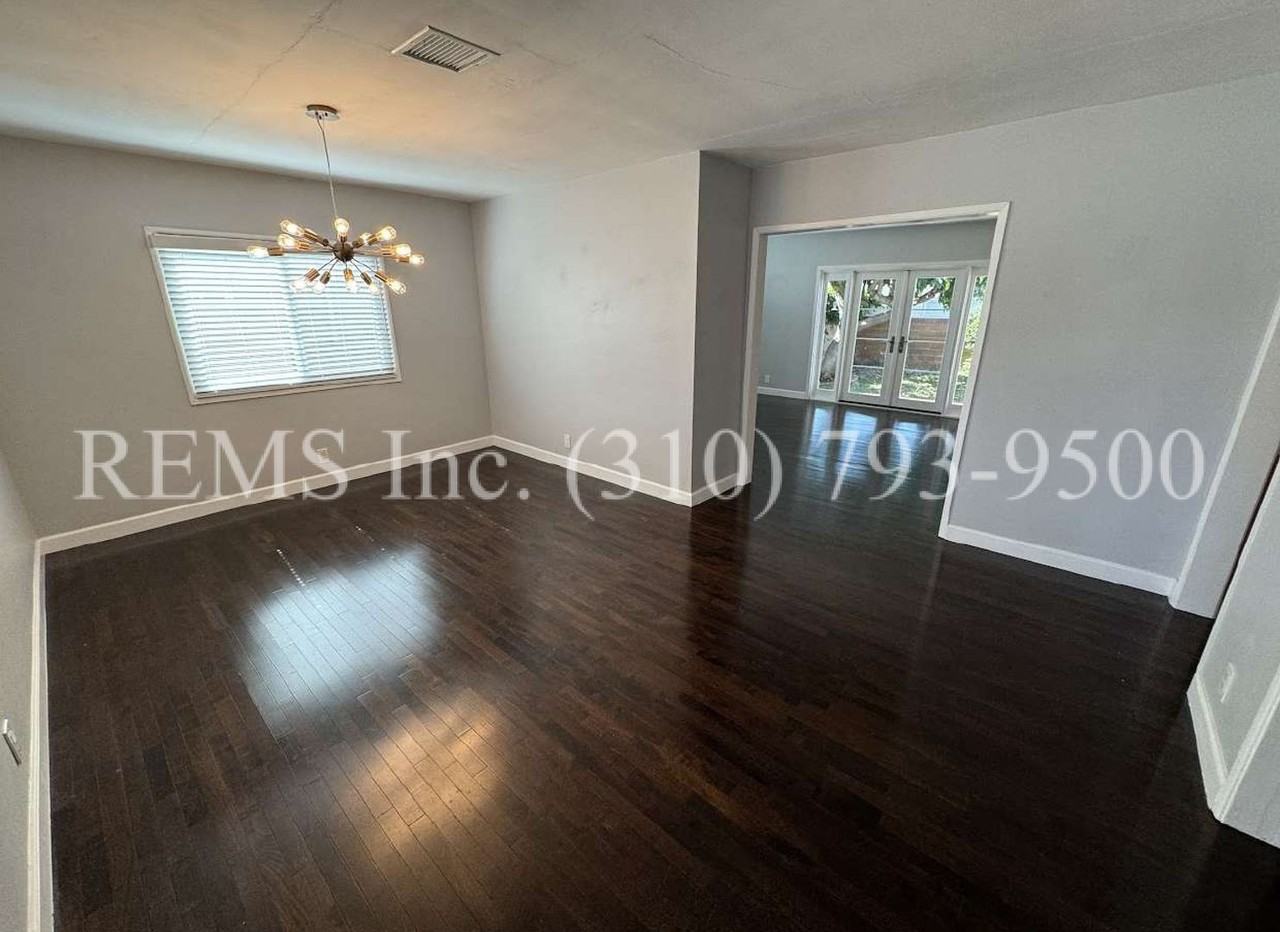 2703 W 175th St - Photo 3 of 28