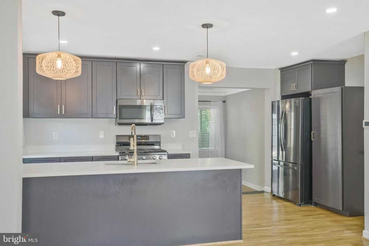 5758 Biscayne Dr - Photo 2 of 32