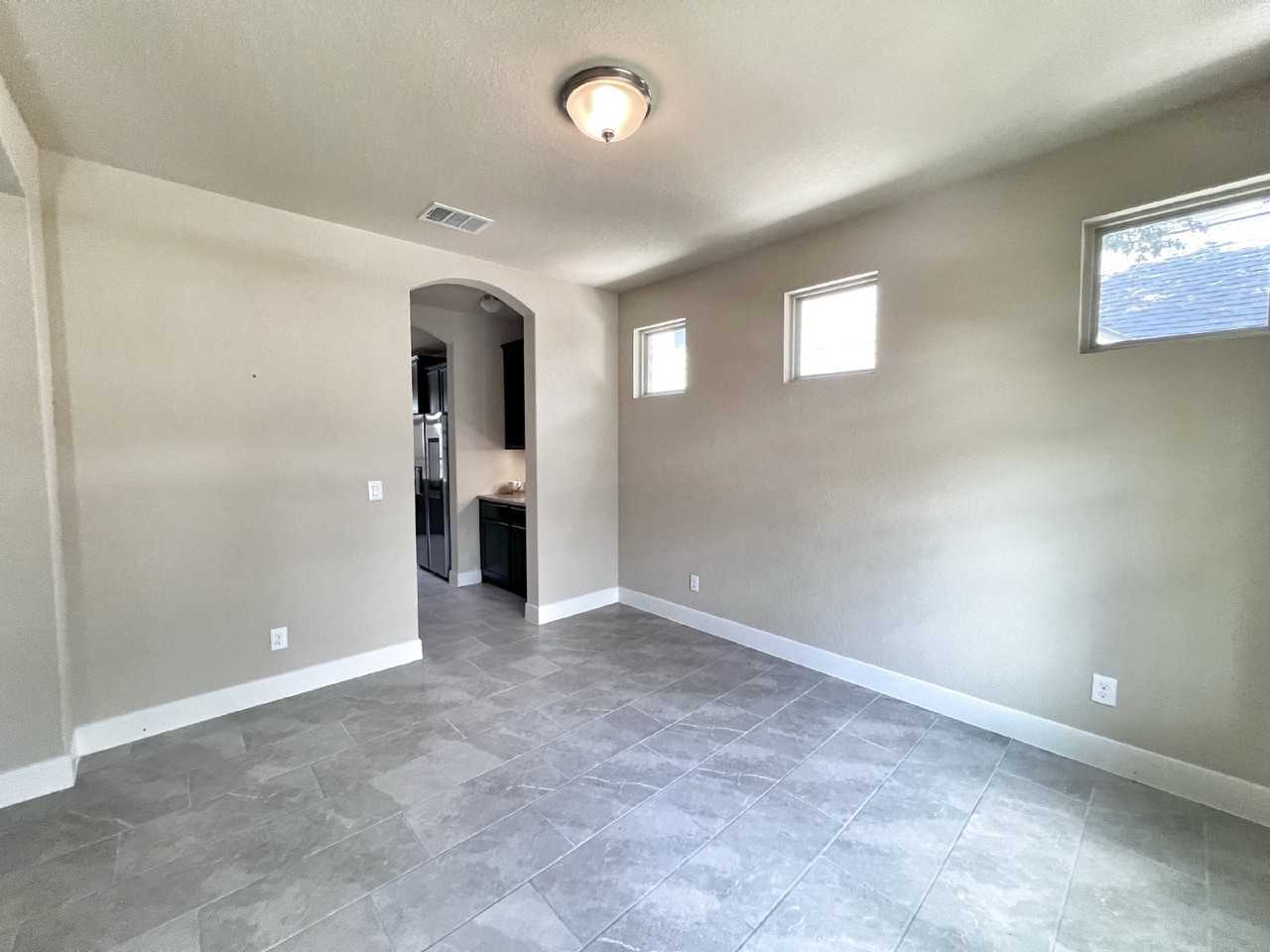 420 Whistlers Way - Photo 3 of 29