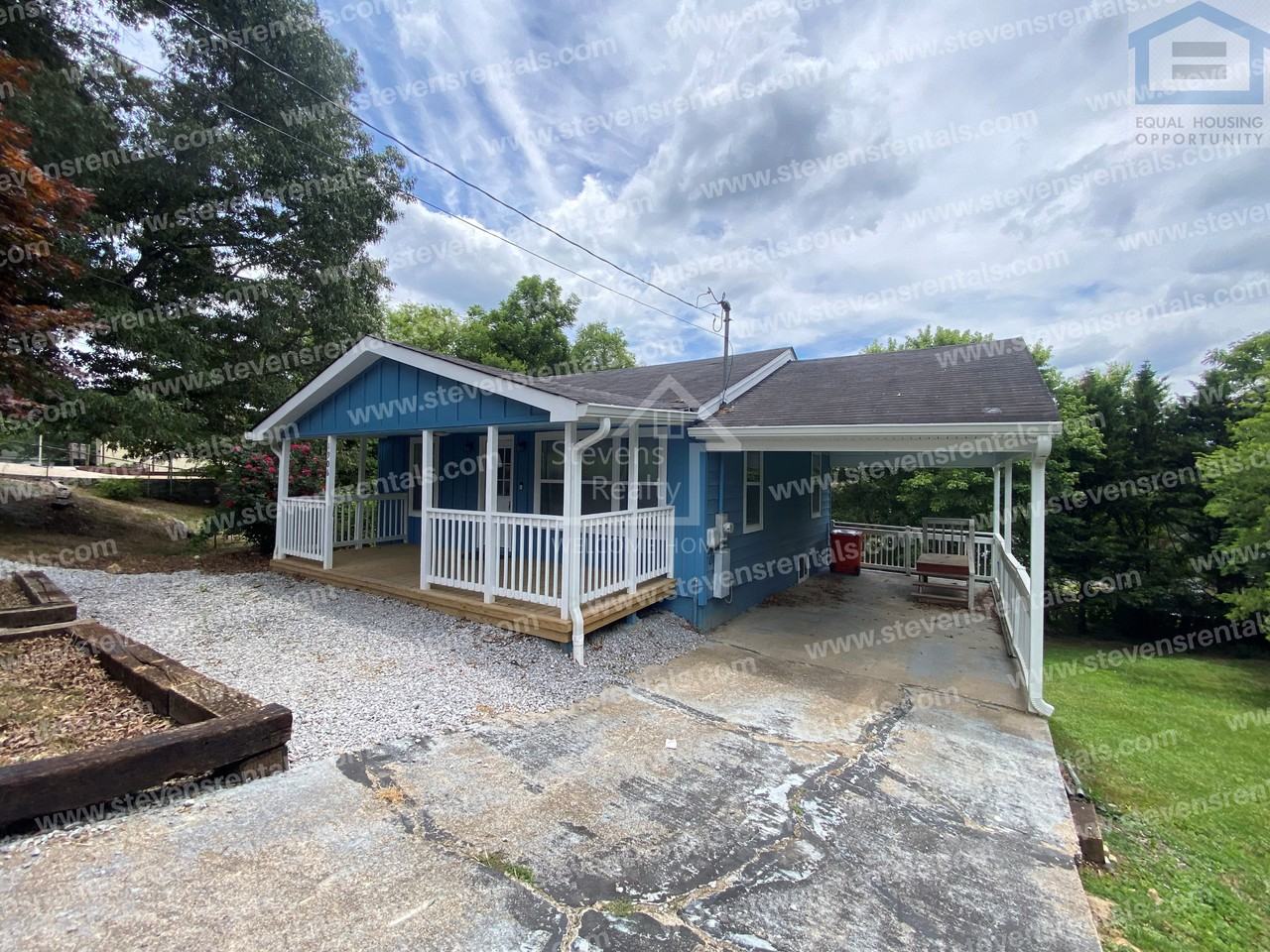 1906 Blossom Ln - Photo 2 of 18