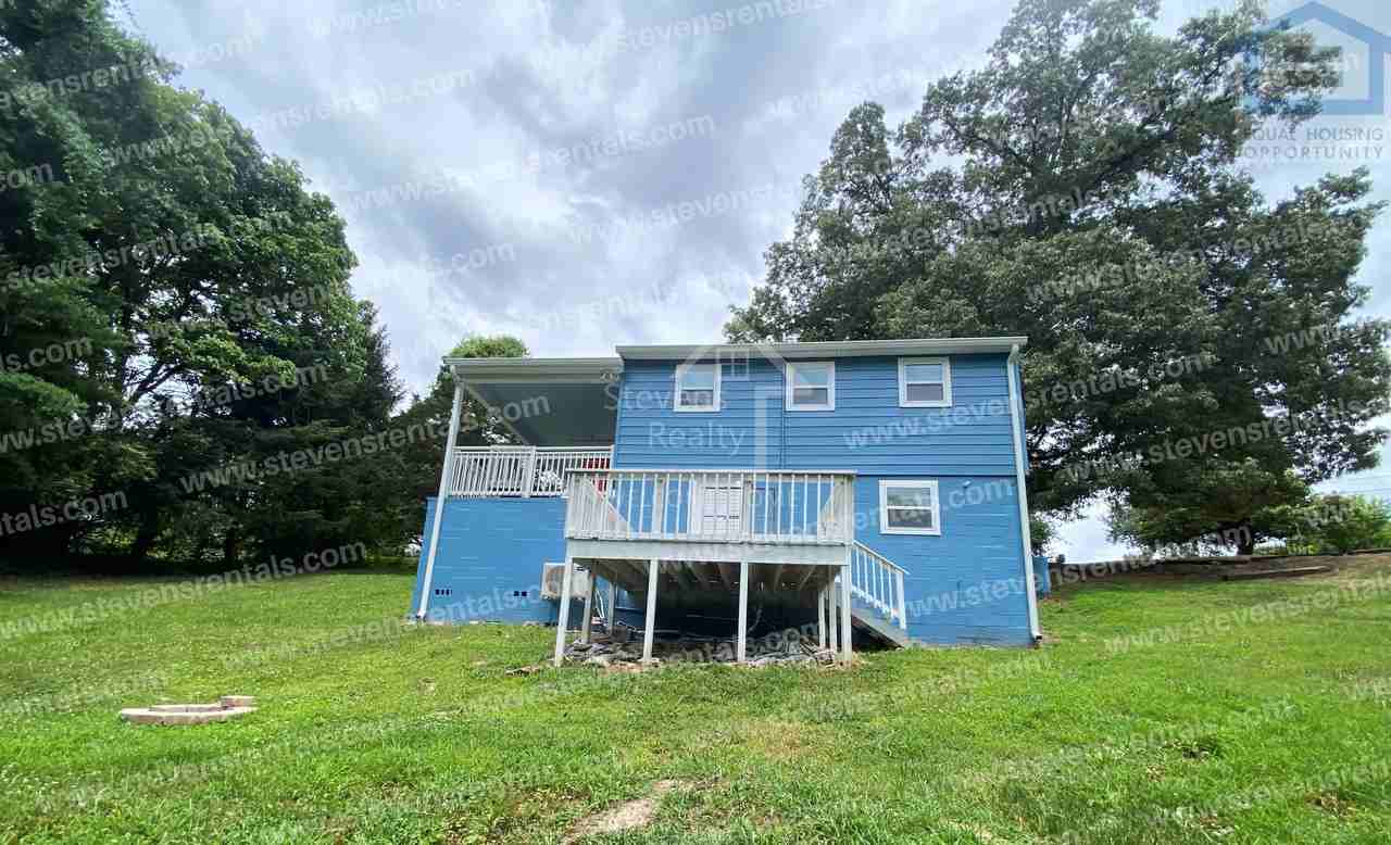 1906 Blossom Ln - Photo 3 of 18