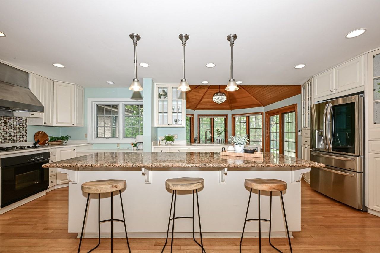 150 Bunker Hill Dr - Photo 3 of 38