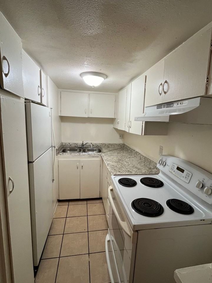 1830 W Mississippi Ave - Photo 3 of 7