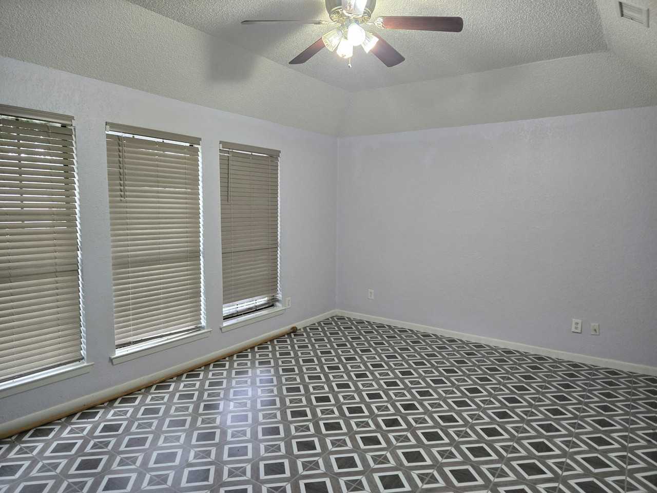 5101 Bellefontaine Dr - Photo 2 of 7