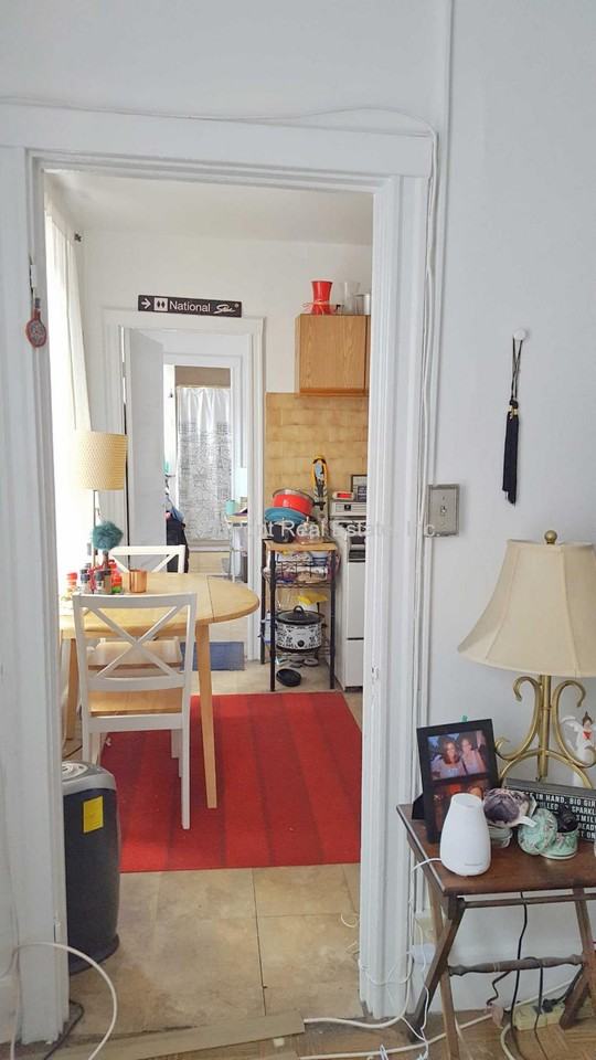 294 Hanover St - Photo 4 of 10