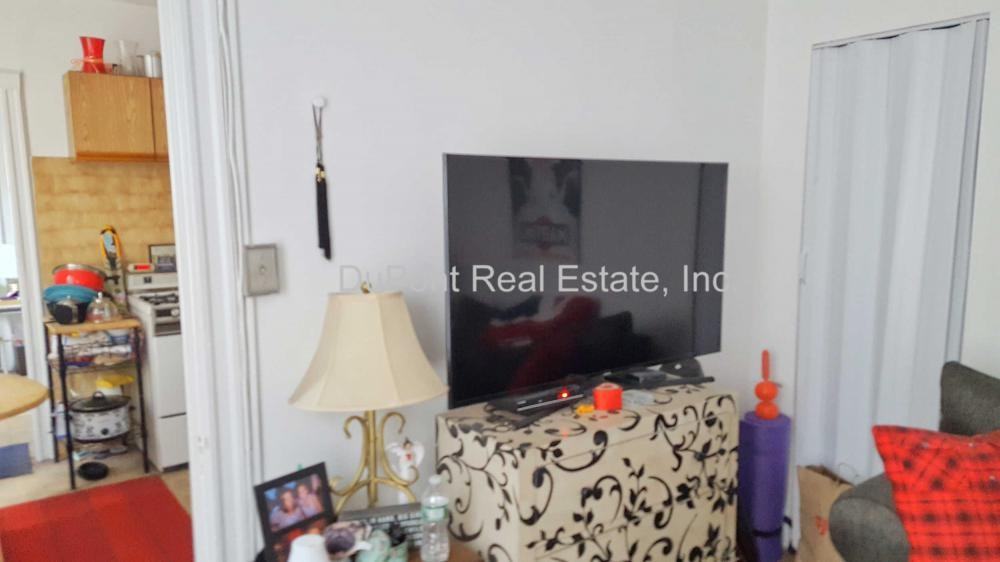 294 Hanover St - Photo 6 of 10