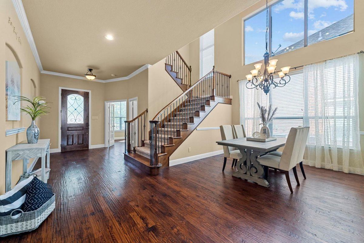 5613 Fox Chase Ln - Photo 3 of 11