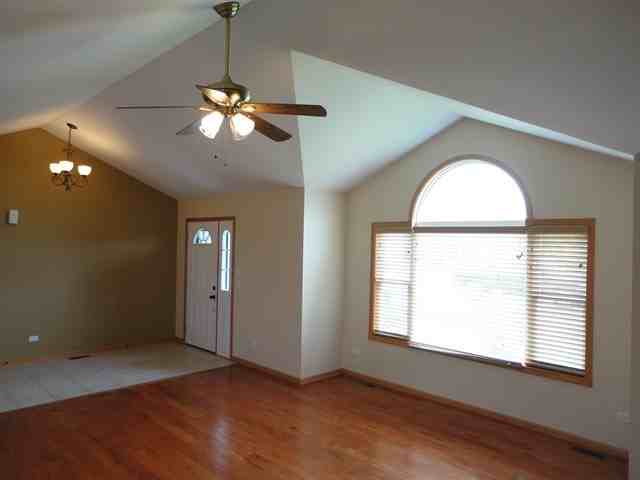 1610 Saddle Run Ln - Photo 3 of 12