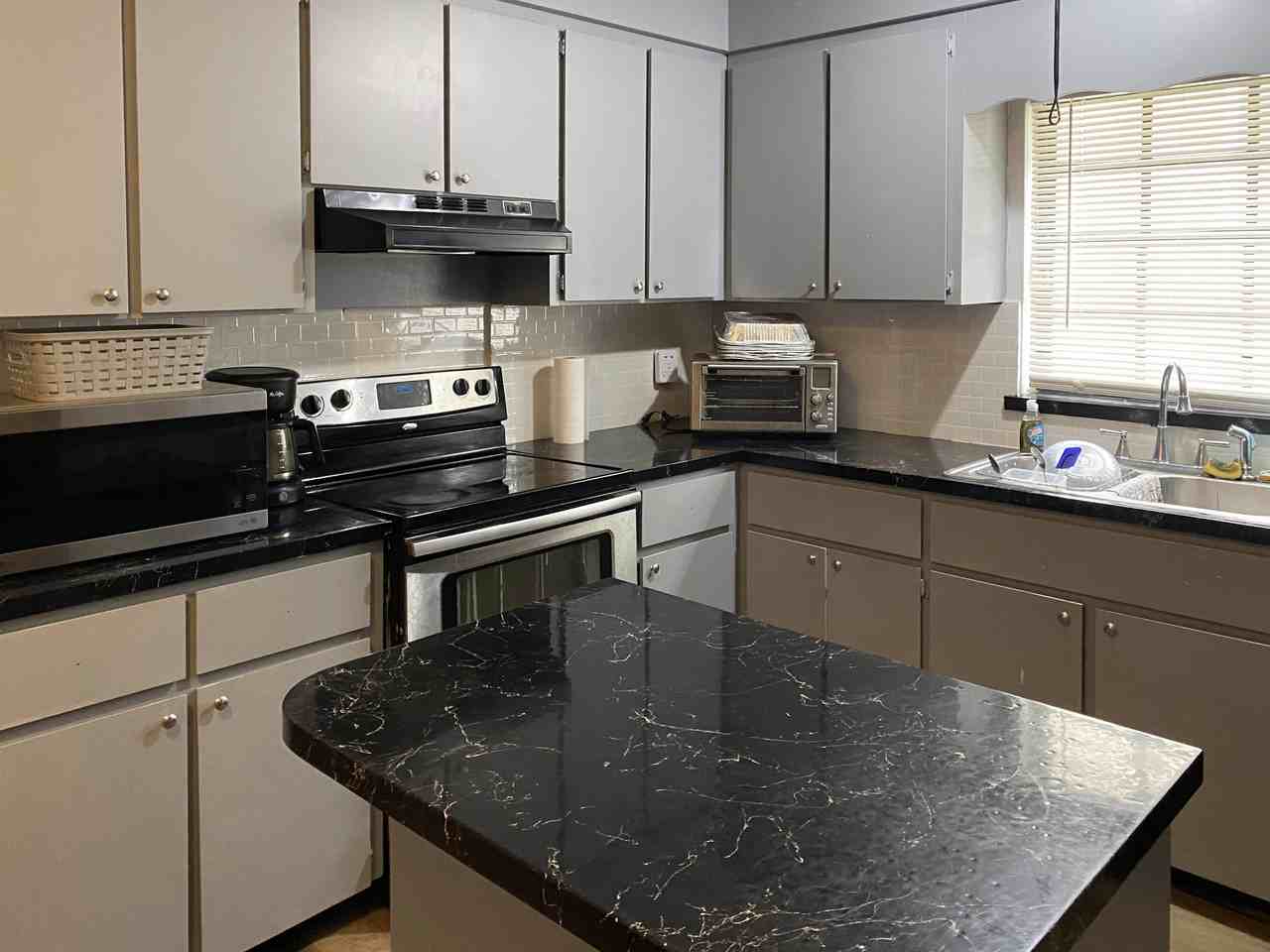 W 17th St - Photo 4 of 13