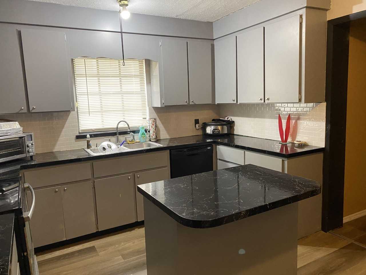 W 17th St - Photo 6 of 13