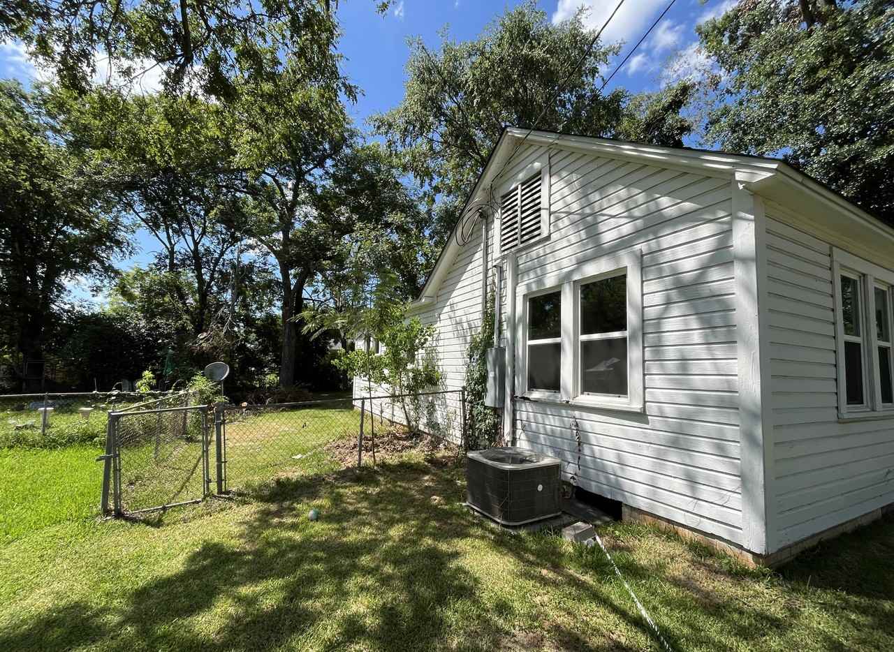 106 Glendale Ave - Photo 2 of 4