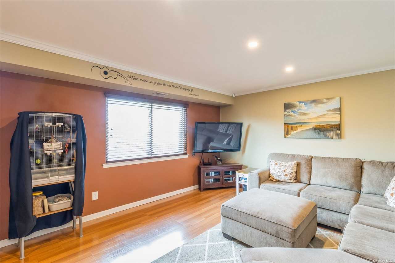 48 Pointe Cir S - Photo 3 of 33