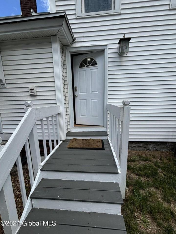 407 Glen St - Photo 2 of 21