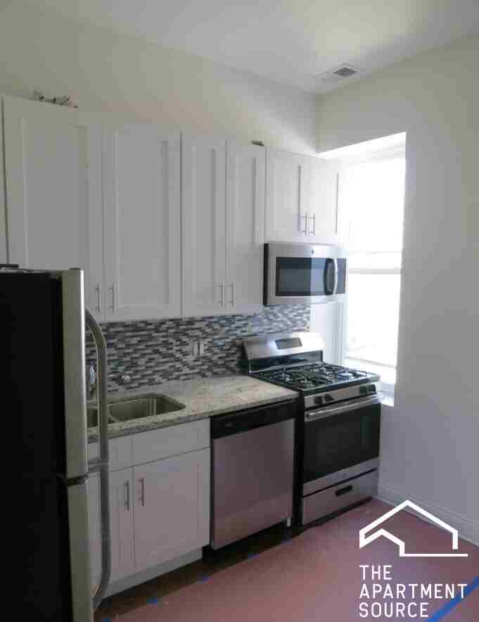 1656 W Erie St #F3 - Photo 2 of 14