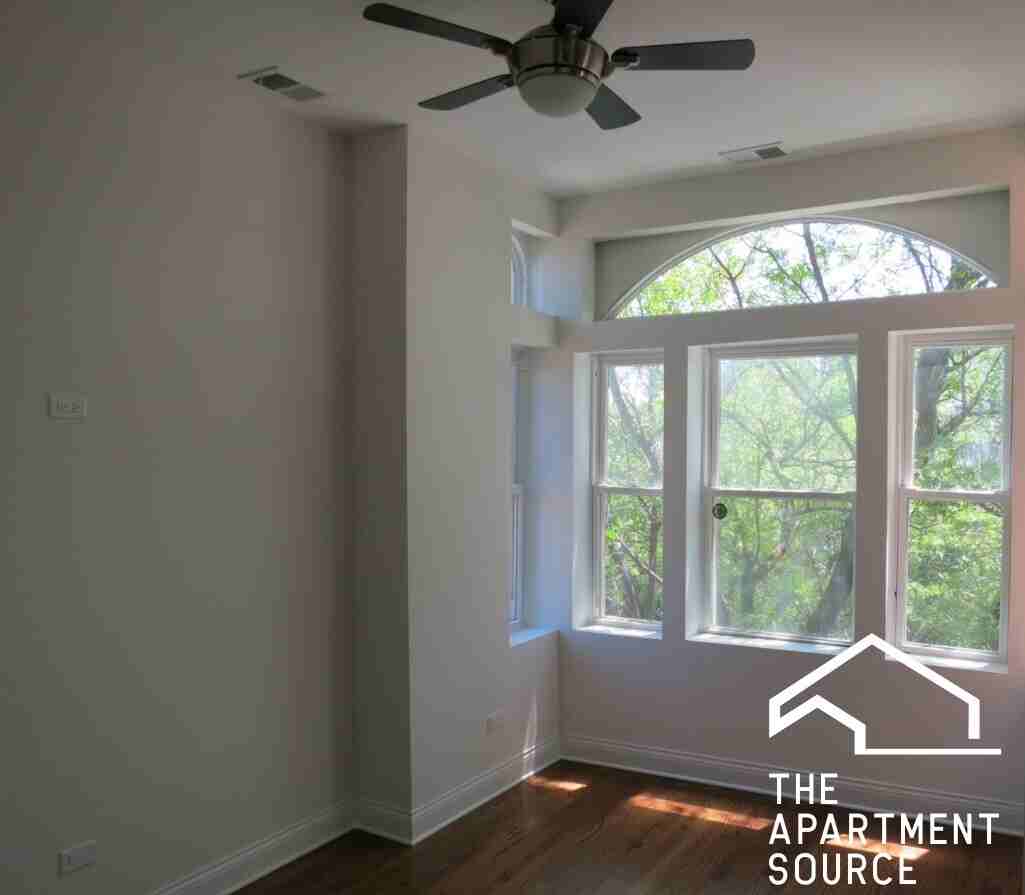 1656 W Erie St #F3 - Photo 3 of 14